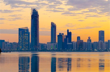 emiratos árabes unidos - City skyline at dawn, Abu Dhabi, United Arab Emirates, Middle East Foto de stock - Con derechos protegidos, Código: 841-05795698