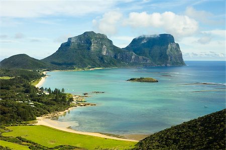 View south from Kim's Lookout to Mount Lidgbird on the left and Mount Gower by the lagoon with the world's most southerly coral reef, on this 10km long volcanic island in the Tasman Sea, Lord Howe Island, UNESCO World Heritage Site, New South Wales, Australia, Pacific Foto de stock - Con derechos protegidos, Código: 841-05795800