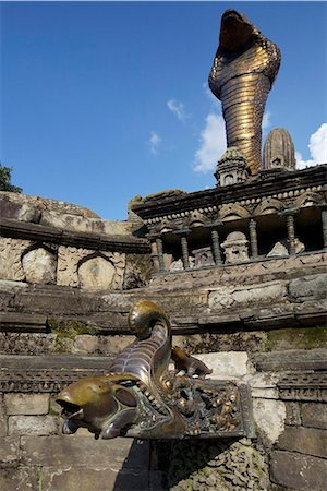 simsearch:841-05795840,k - Goat's head protrudes from mouth of crocodile demon, water spout, Naga Pokhari, 17th-century royal baths, serpent water tank, courtyard of Royal Palace, Lu Dhawka, Durbar Square, Bhaktapur, UNESCO World Heritage Site, Kathmandu Valley, Nepal, Asia Fotografie stock - Rights-Managed, Codice: 841-05795820