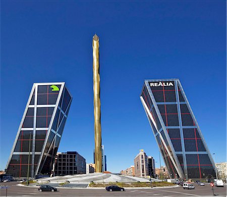 simsearch:841-07084139,k - Kio towers (Torres Kio) at the end of the Paseo de la Castellana, Plaza Castilla, Madrid, Spain, Europe Foto de stock - Direito Controlado, Número: 841-05795894