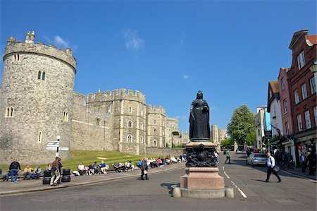 regina vittoria - Visitors and tourists outside Windsor Castle, Windsor, Berkshire, England, United Kingdom, Europe Fotografie stock - Rights-Managed, Codice: 841-05795949