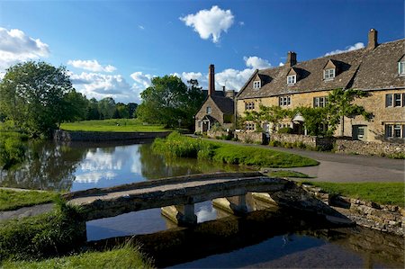 river eye - River Eye flowing through the pretty village of Lower Slaughter, the Cotswolds, Gloucestershire, England, United Kingdom, Europe Fotografie stock - Rights-Managed, Codice: 841-05795995