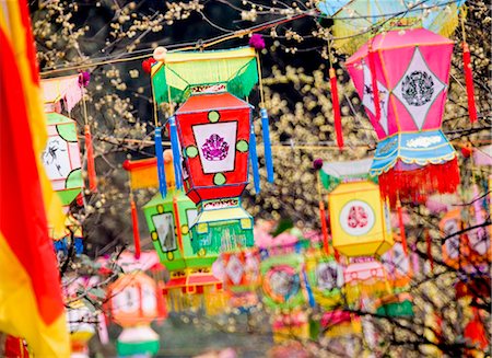 simsearch:841-06033262,k - Multicolored handmade lanterns hang from trees in a park during the Chinese New Year Spring Festival, Chengdu, Sichuan, China, Asia Stock Photo - Rights-Managed, Code: 841-05796102