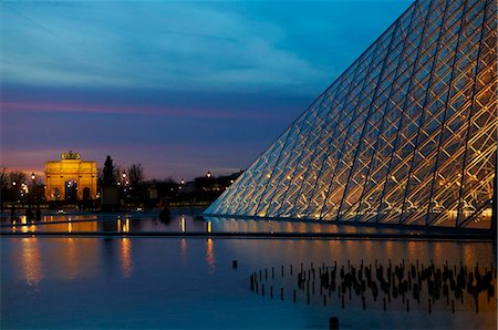 The Pyramid of the Louvre at night, Paris, France, Europe Foto de stock - Direito Controlado, Número: 841-05796554