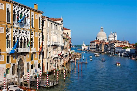 simsearch:841-05796701,k - Le Grand Canal et l'église de Santa Maria della Salute, au loin, vue depuis le pont de l'Academia, Venise, patrimoine mondial de l'UNESCO, Veneto, Italie, Europe Photographie de stock - Rights-Managed, Code: 841-05796708