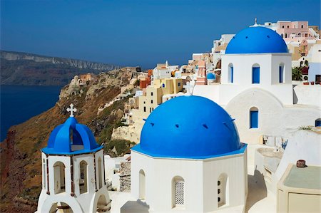 Church with blue dome, Oia (Ia) village, Santorini, Cyclades, Greek Islands, Greece, Europe Foto de stock - Direito Controlado, Número: 841-05796730