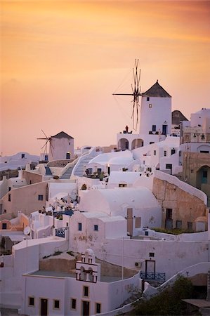 santorini - Oia (Ia) village and windmill, Santorini, Cyclades, Greek Islands, Greece, Europe Foto de stock - Con derechos protegidos, Código: 841-05796740