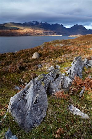A view towards Blabheinn and the Cuillin Hills across Loch Slapin from the Suisnish peninsula path in the south of the Isle of Skye, Scotland, United Kingdom, Europe Foto de stock - Con derechos protegidos, Código: 841-05796862