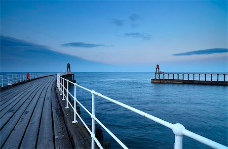 A calm spring evening on the pier at Whitby, North Yorkshire, Yorkshire, England, United Kingdom, Europe Foto de stock - Con derechos protegidos, Código: 841-05796990