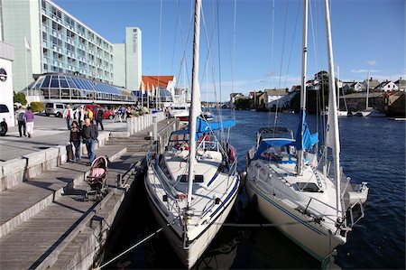 simsearch:841-03672375,k - Yachts amarrés le long du mur du port, Haugesund, Norvège occidentale, Scandinavie, Europe Photographie de stock - Rights-Managed, Code: 841-05845753
