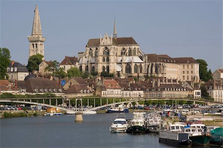 st germain - St. Germain church and River Yonne, Auxerre, Burgundy, France, Europe Foto de stock - Direito Controlado, Número: 841-05845809