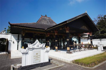 Golden Pavilion (Bangsal Kencana) in grounds of Kraton (Palace of Sultans), Yogyakarta, Java, Indonesia, Southeast Asia, Asia Foto de stock - Con derechos protegidos, Código: 841-05846515