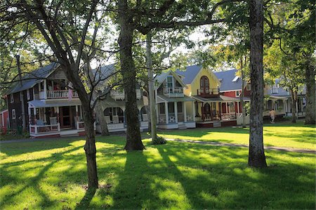 Victorian Gingerbread cottages, Oak Bluffs, Marthas Vineyard, Massachusetts, New England, United States of America, North America Foto de stock - Con derechos protegidos, Código: 841-05846733