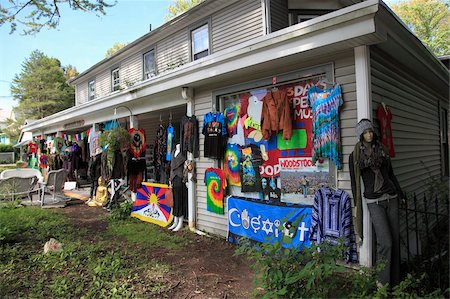 simsearch:841-06031314,k - Shop selling hippie and Woodstock festival memorabilia, Woodstock, Catskills, Ulster County, New York State, United States of America, North America Foto de stock - Con derechos protegidos, Código: 841-05846765