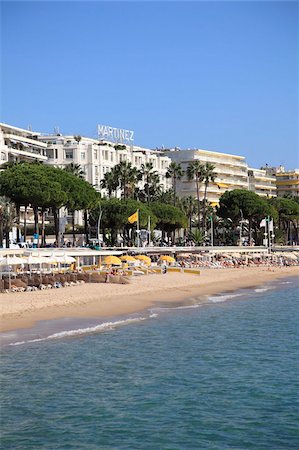 Beach, La Croisette, Cannes, Alpes Maritimes, Provence, Cote d'Azur, French Riviera, France, Mediterranean, Europe Foto de stock - Con derechos protegidos, Código: 841-05846813