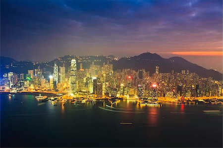 simsearch:841-02717306,k - Grande vue sur la skyline de l'île de Hong Kong et le port au coucher du soleil, Hong Kong, Chine, Asie Photographie de stock - Rights-Managed, Code: 841-05846859
