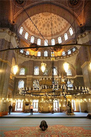 simsearch:841-02918256,k - Homme de prière dans la nouvelle mosquée, Istanbul, Turquie, Europe Photographie de stock - Rights-Managed, Code: 841-05846938