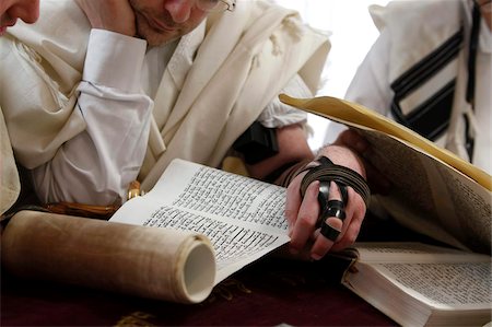 Reading the Book of Esther during Purim celebration in a synagogue, Montrouge, Hauts-de-Seine, France, Europe Stock Photo - Rights-Managed, Code: 841-05847039