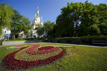 sofia bulgaria - Flower bed in gardens with Church of St. Nicholas the Miracle Maker (The Russian Church), behind, Boulevard Tsar Osvoboditel, Sofia, Bulgaria, Europe Stock Photo - Rights-Managed, Code: 841-05847068