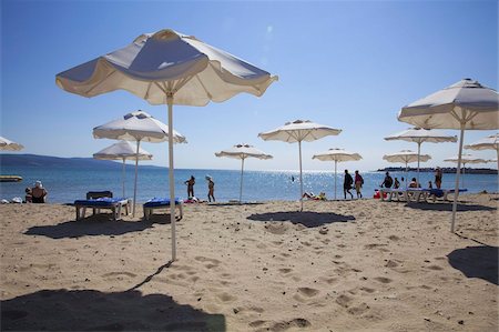 Gens profiter de la plage et des parasols, South Sunny Beach, côte de la mer Noire, en Bulgarie, Europe Photographie de stock - Rights-Managed, Code: 841-05847122