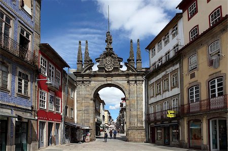 simsearch:841-05783326,k - The Arco da Porta Nova, Baroque style city gate, and Rua Diogo de Sousa, Braga, Minho, Portugal, Europe Foto de stock - Con derechos protegidos, Código: 841-05847217