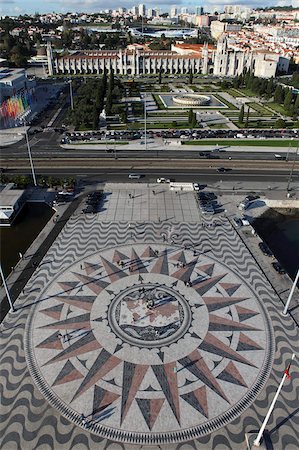 The 50m diameter Wind Rose charts Portuguese discoveries close to the Hieronymites Monastery, Belem, Lisbon, Portugal, Europe Foto de stock - Direito Controlado, Número: 841-05847234