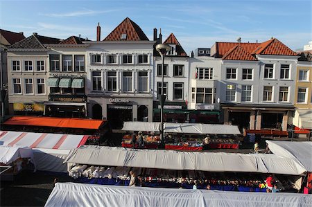 Stalls set for market day at the Grote Markt (Big Market), central square in Breda, Noord-Brabant, Netherlands, Europe Foto de stock - Con derechos protegidos, Código: 841-05847248