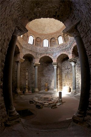 Paléochrétienne 5ème siècle baptistère, cathédrale de Saint Léonce de Fréjus, Var, Provence, Côte d'Azur, France, Europe Photographie de stock - Rights-Managed, Code: 841-05847377