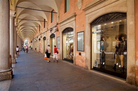 shopping outdoors - Arcade de boutiques, Modène, Emilia Romagna, Italie, Europe Photographie de stock - Rights-Managed, Code: 841-05847865