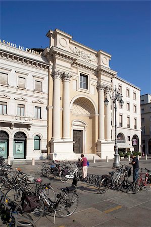 parma - Piazza Garibaldi, cycles and architecture, Parma, Emilia Romagna, Italy, Europe Foto de stock - Con derechos protegidos, Código: 841-05847931