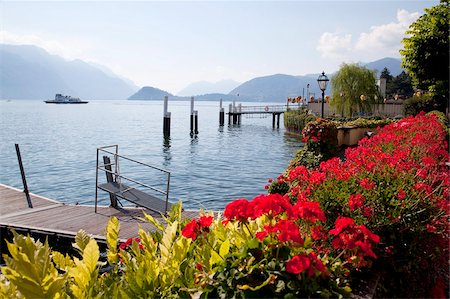 Town and lakeside, Menaggio, Lake Como, Lombardy, Italian Lakes, Italy, Europe Foto de stock - Direito Controlado, Número: 841-05847955