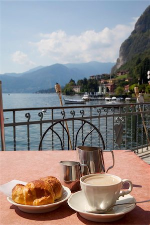 Town and lakeside cafe, Menaggio, Lake Como, Lombardy, Italian Lakes, Italy, Europe Foto de stock - Con derechos protegidos, Código: 841-05847958