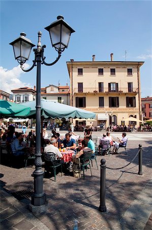 piazza - Piazza et cafe, Menaggio, lac de Côme, Lombardie, Italie, Europe Photographie de stock - Rights-Managed, Code: 841-05847967
