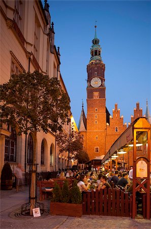 polen - Town hall at dusk, Rynek (Old Town Square), Wroclaw, Silesia, Poland, Europe Foto de stock - Con derechos protegidos, Código: 841-05847974