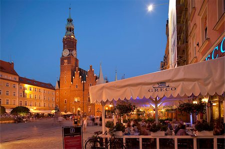 simsearch:841-02706289,k - Hôtel de ville à la nuit tombante, place du marché (Rynek), Old Town, Wroclaw, Silésie, Pologne, Europe Photographie de stock - Rights-Managed, Code: 841-05847975