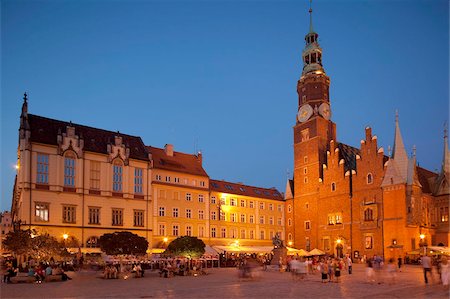 simsearch:632-06118349,k - Town hall at dusk, Rynek (Old Town Square), Wroclaw, Silesia, Poland, Europe Stock Photo - Rights-Managed, Code: 841-05847976