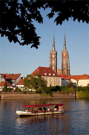 polonia - River Odra (River Oder) and Cathedral, Old Town, Wroclaw, Silesia, Poland, Europe Foto de stock - Con derechos protegidos, Código: 841-05848065