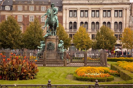 Kongens Nytorv and statue, Copenhagen, Denmark, Scandinavia, Europe Stock Photo - Rights-Managed, Code: 841-05848117