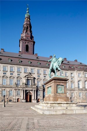 Christiansborg Palace et statue, Copenhague, Danemark, Scandinavie, Europe Photographie de stock - Rights-Managed, Code: 841-05848199