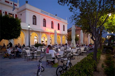 Restaurants at dusk, Solomos Square, Zakynthos Town, Zakynthos, Ionian Islands, Greek Islands, Greece, Europe Foto de stock - Con derechos protegidos, Código: 841-05848271