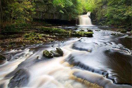 simsearch:841-05962036,k - West Burton Waterfall, West Burton, Wensleydale, Yorkshire Dales National Park, Yorkshire, England, United Kingdom, Europe Foto de stock - Direito Controlado, Número: 841-05848509