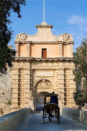 Mdina Gate with horse drawn carriage, Mdina, Malta, Mediterranean, Europe Fotografie stock - Rights-Managed, Codice: 841-05848575