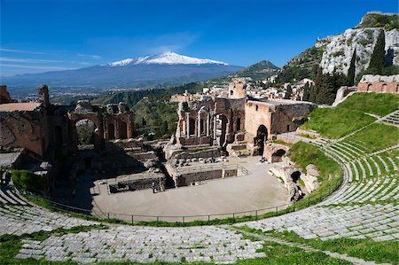 L'amphithéâtre grec et le Mont Etna, Taormina, Sicile, Italie, Europe Photographie de stock - Rights-Managed, Code: 841-05848630