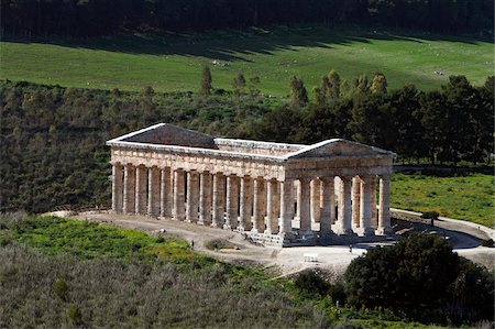 segesta - View over the Greek Doric Temple, Segesta, Sicily, Italy, Europe Foto de stock - Direito Controlado, Número: 841-05848651