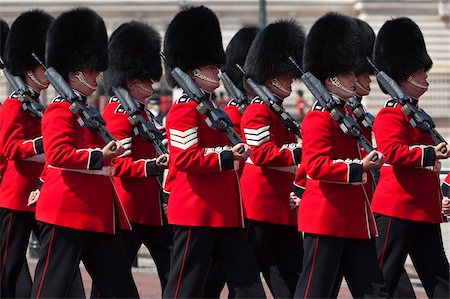 Scots Guards marching past Buckingham Palace, Rehearsal for Trooping the Colour, London, England, United Kingdom, Europe Foto de stock - Con derechos protegidos, Código: 841-05848717