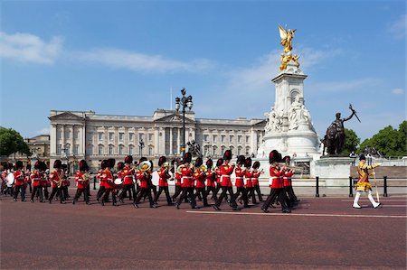 Band of the Coldstream Guards marching past Buckingham Palace during the rehearsal for Trooping the Colour, London, England, United Kingdom, Europe Foto de stock - Con derechos protegidos, Código: 841-05848718