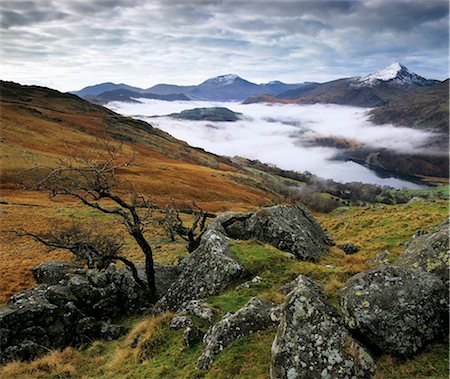 Mist over Llyn Gwynant and Snowdonia Mountains, Snowdonia National Park, Conwy, Wales, United Kingdom, Europe Foto de stock - Con derechos protegidos, Código: 841-05848719