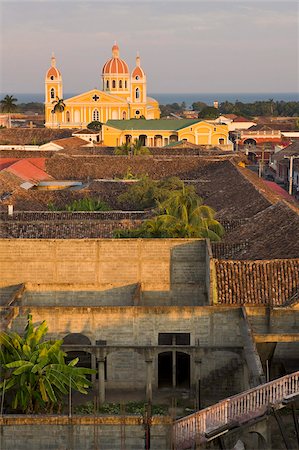 simsearch:862-06542519,k - The Cathedral and buildings of Granada just before sunset, Granada, Nicaragua, Central America Foto de stock - Con derechos protegidos, Código: 841-05848789