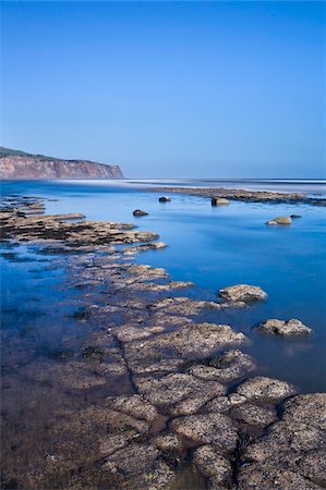 simsearch:841-05848832,k - Boggle Hole and Robin Hood's Bay on a sunny winter's day, Yorkshire, England, United Kingdom, Europe Foto de stock - Con derechos protegidos, Código: 841-05848823