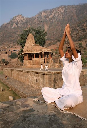 simsearch:841-06502193,k - Women practising yoga in the abandoned town of Bhangarh, Alwar, Rajasthan, India, Asia Stock Photo - Rights-Managed, Code: 841-05959657